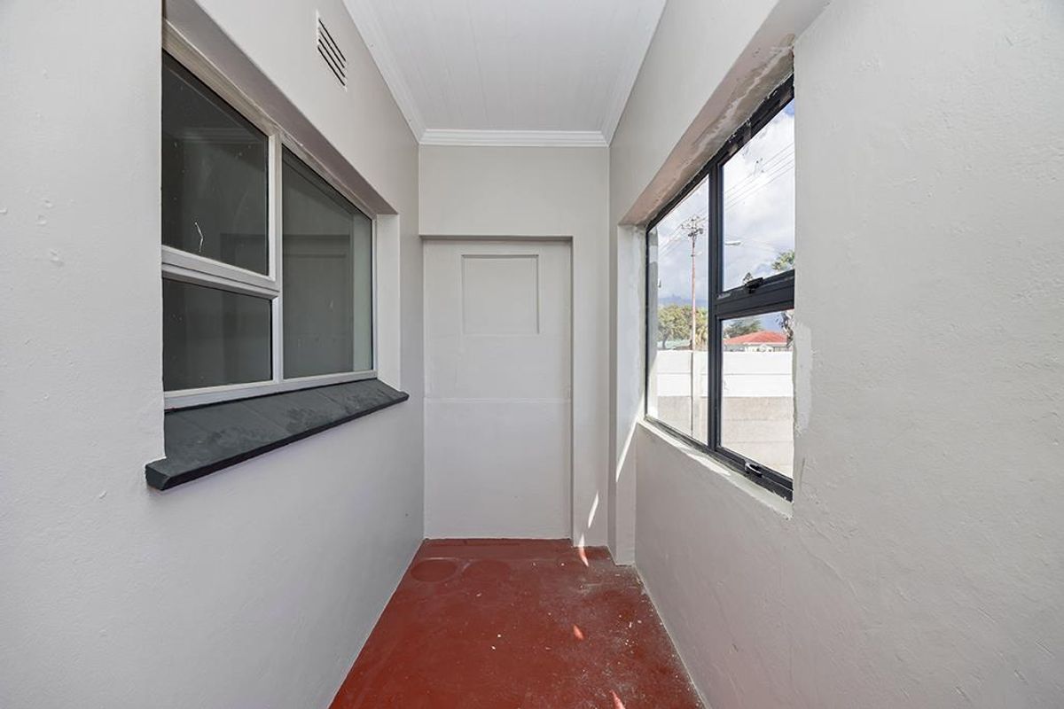 Newly Renovated 3 Bedroom House for Sale in Brooklyn - Photo 5