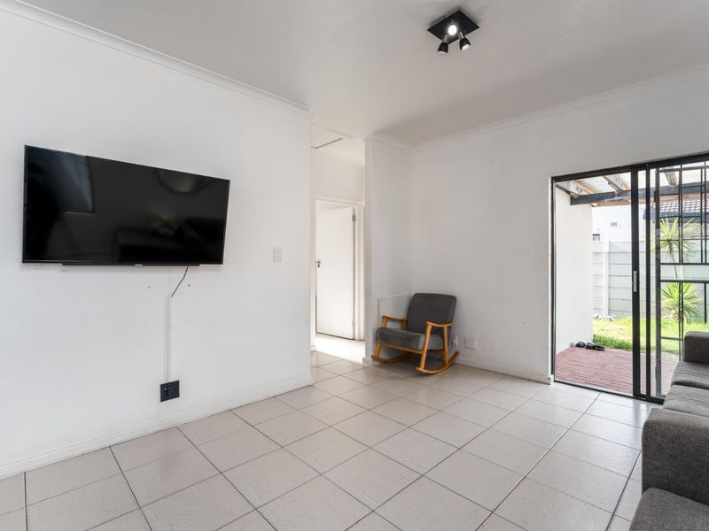 Light-Filled Living in a Secure Muizenberg Estate - Photo 6