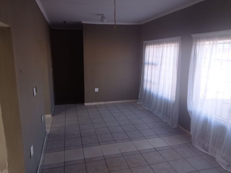 4 bedrooms house for sale in Soshanguve SS - Photo 8