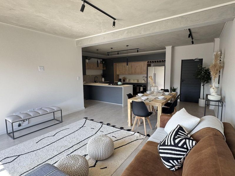 Luxury Redefined - Contemporary 3 Bedroom, 2.5 Bathroom Apartments in Waterkloof - Photo 3