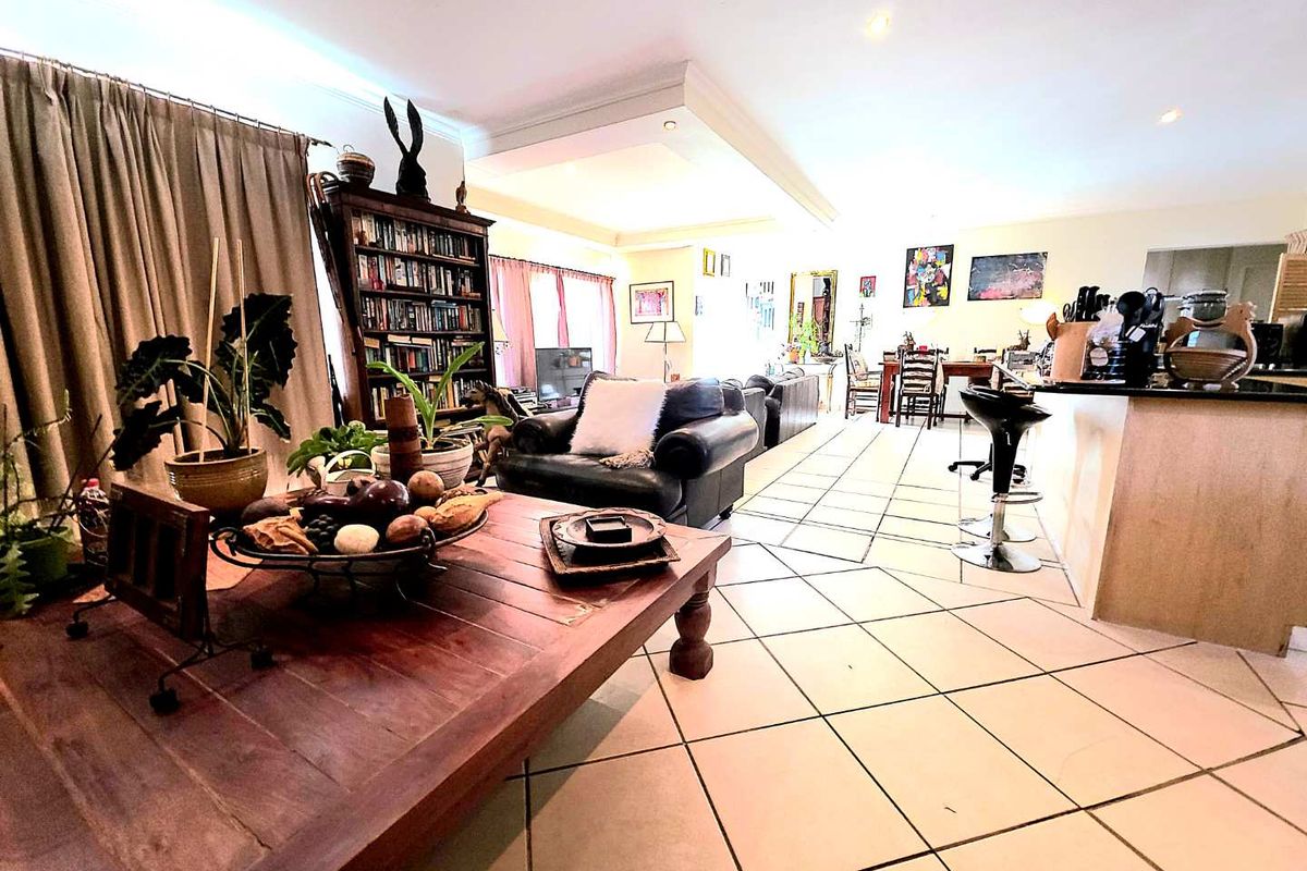 Stylish Family Living in the Heart of Parklands. - Photo 3