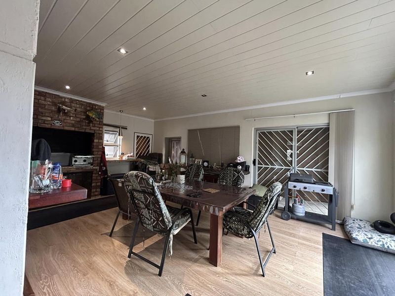 Welcome to a spacious and well-maintained property in Windhoek West - Photo 3