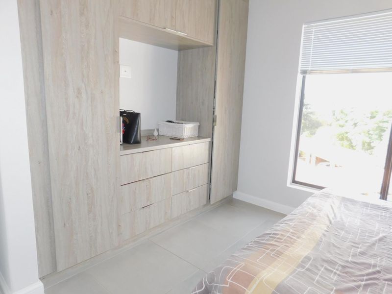 2 Bedroom unfurnished apartment in Morningside - Photo 5