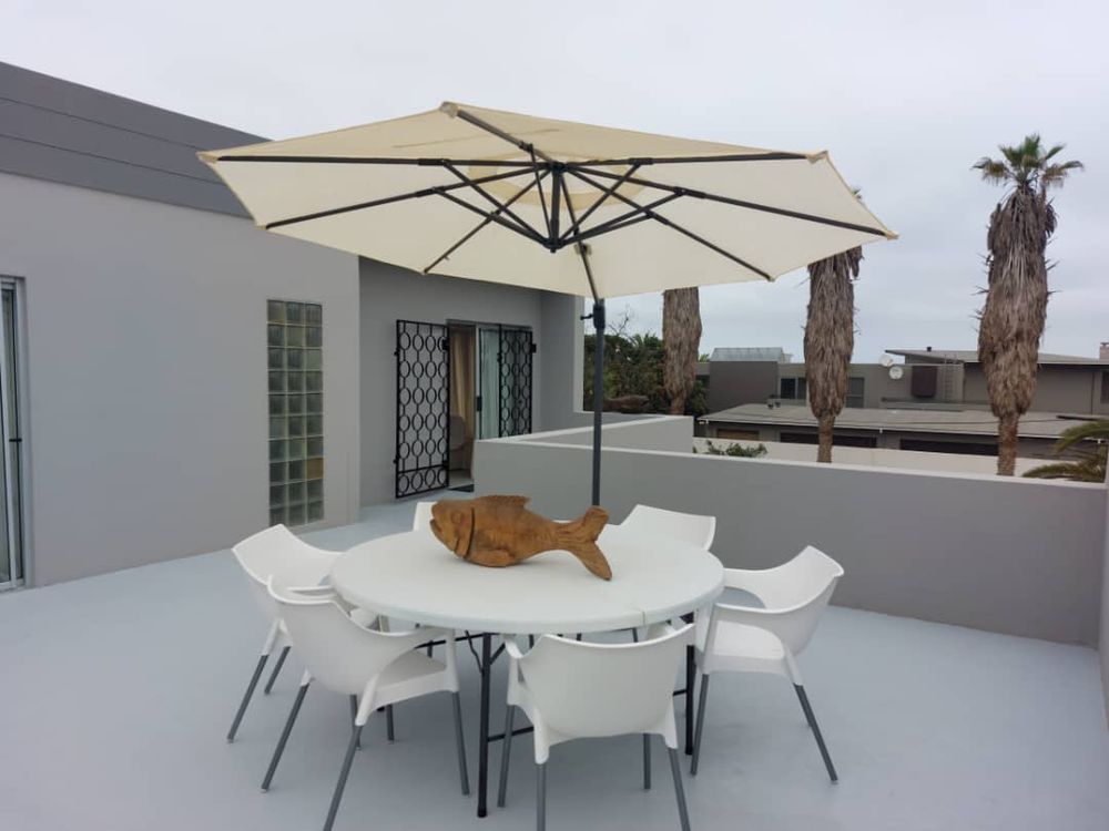 upstairs entertainment area