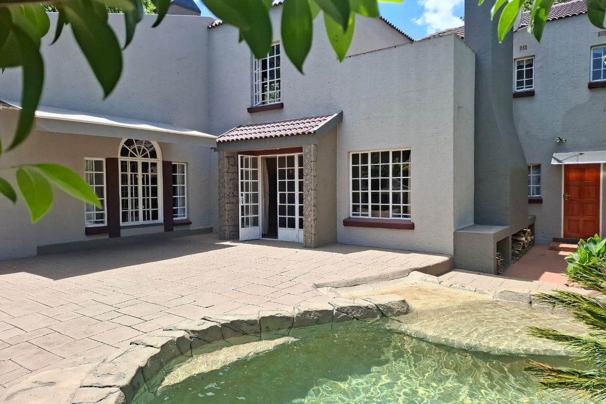 Elegant Masterpiece Offering Exceptional Entertaining Spaces - Photo 4