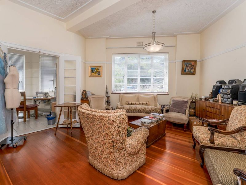 Brand new listing! Spacious and sunny ground floor 2 bedroom apartment situated on Rondebosch Boys Junior's doorstep - Photo 6