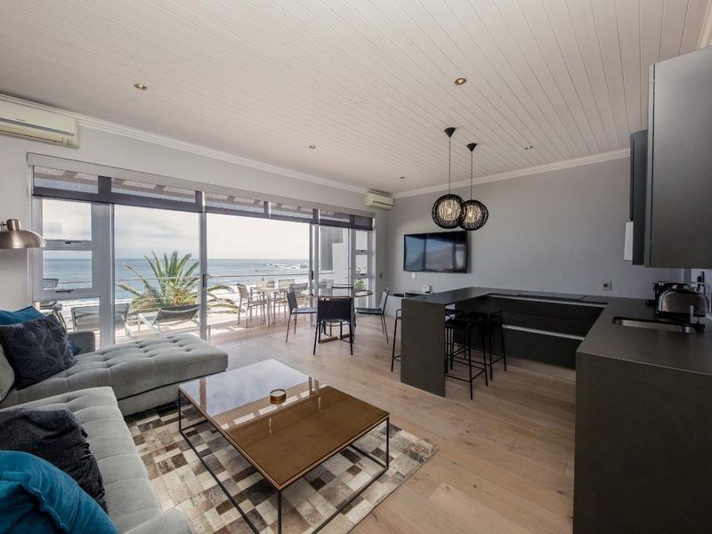 Camps Bay Luxury: Dual Airbnb Apartments with Ocean Views! - Photo 2