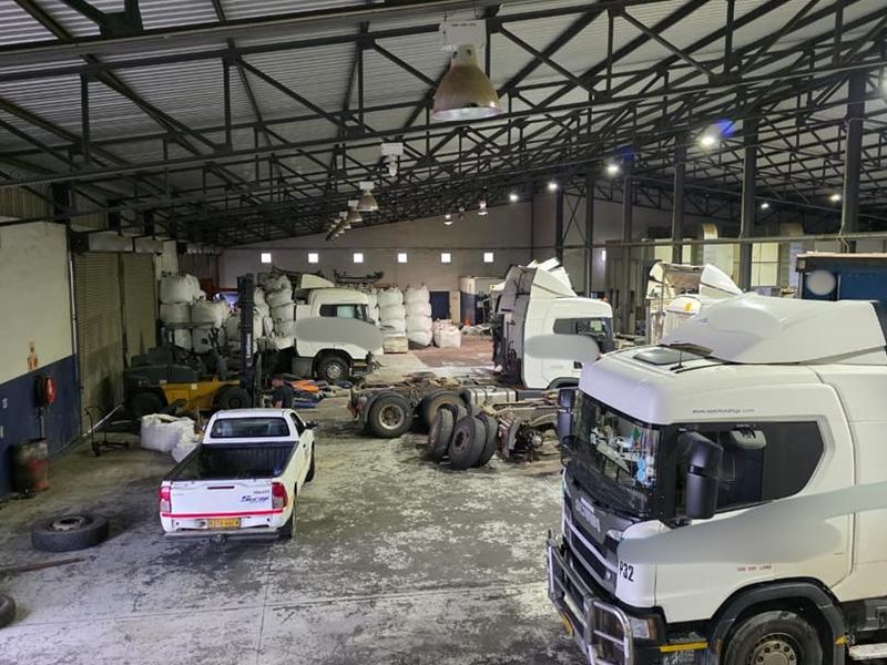 Industrial warehouse with huge yard space for sale in Brakwater - Photo 4