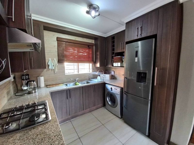 Two bedroom town house for sale in Andeon Pretoria West - Photo 9