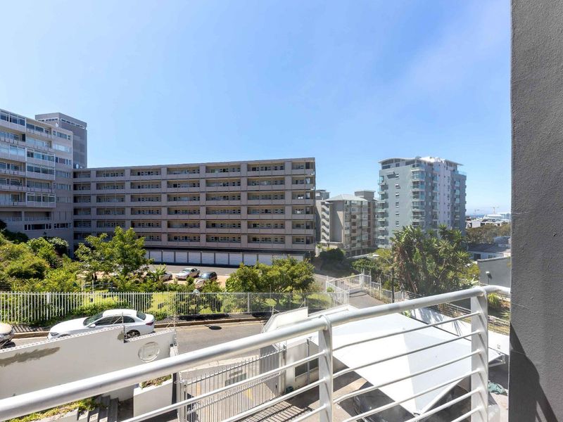 Sunny, Airbnb-Friendly Double-Volume Loft with Undercover Parking - Photo 10