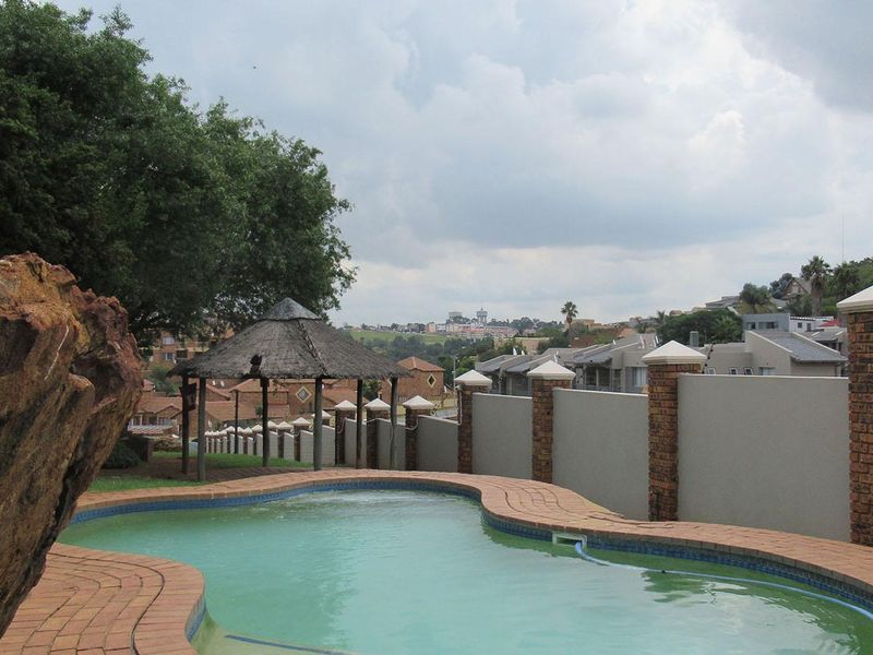 Charming 2-Bedroom with Patio in Prime Location!" - Photo 6