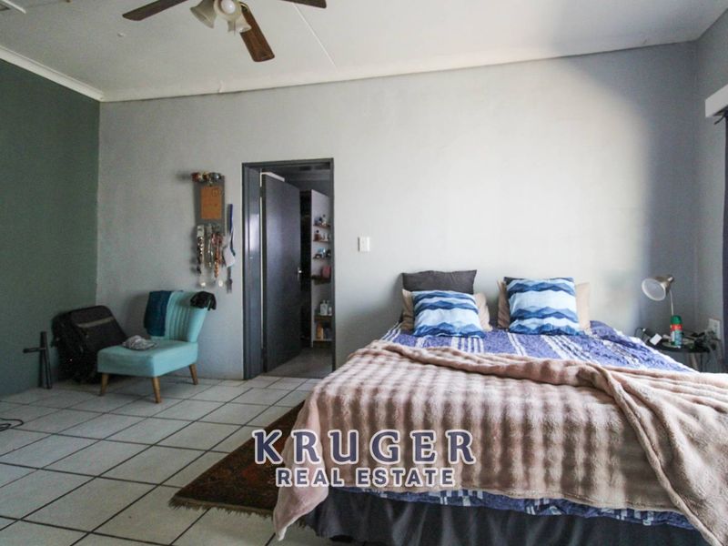 Family Home with Flat for Sale – Outjo - Photo 10