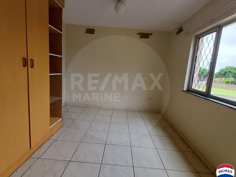 Spacious 3-Bedroom Apartment with Carport – No Pets Allowed - Photo 8