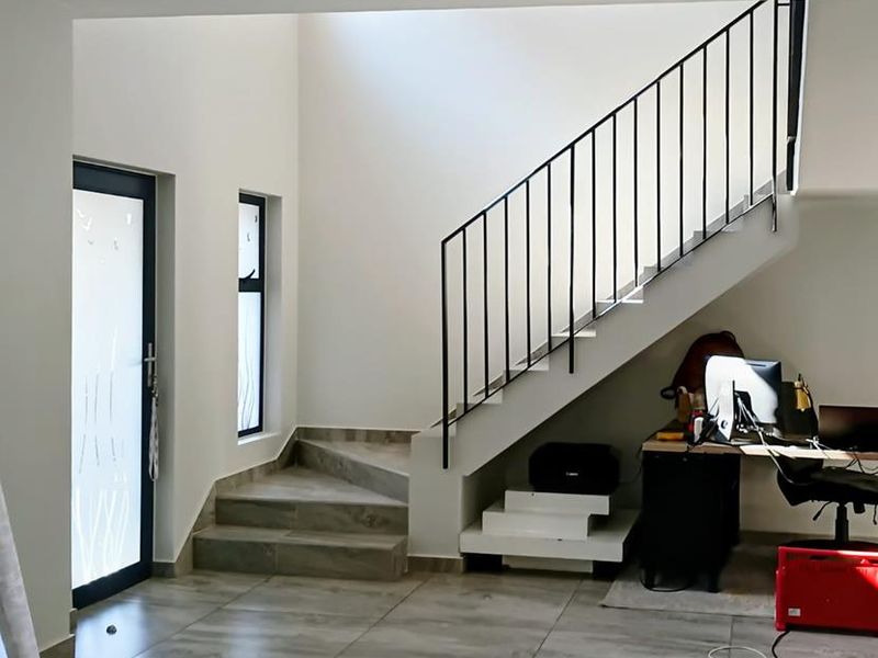 Modern 3 Bedroom 2.5 Bath EDGE-Certified Home To Rent - Photo 7