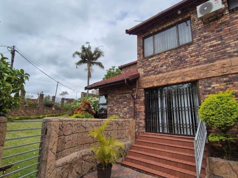 4 Bedroom House for Sale in Moorton Chatsworth. - Photo 2
