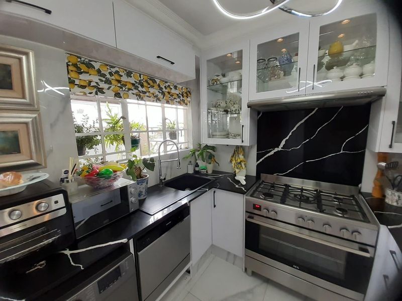 Stunning mordern free standing townhouse - Photo 8