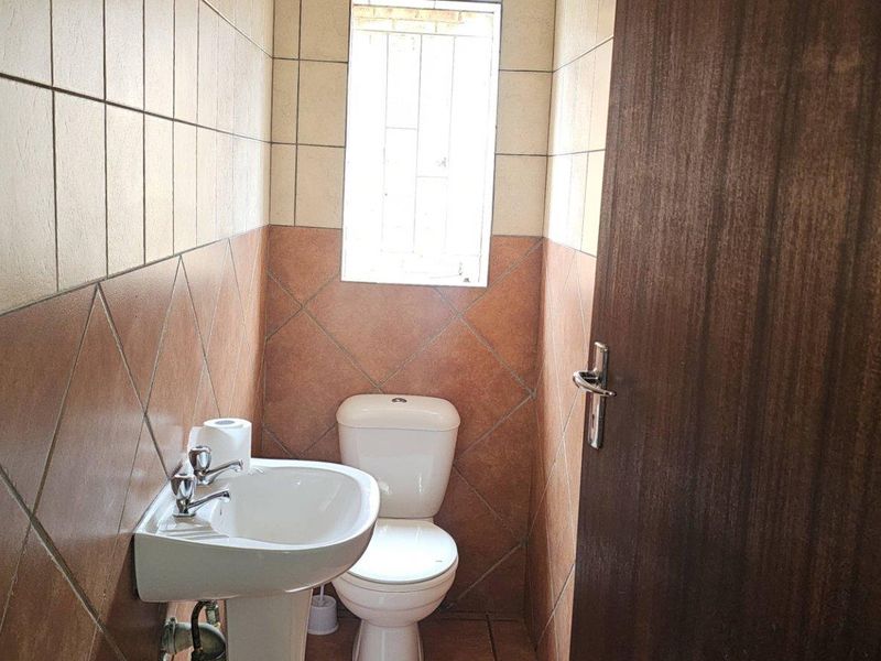 2 bedroom house for sale in Brits Central - Photo 3