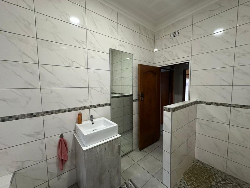 Corner Home with Space to Grow and Modern Comfort - Photo 9