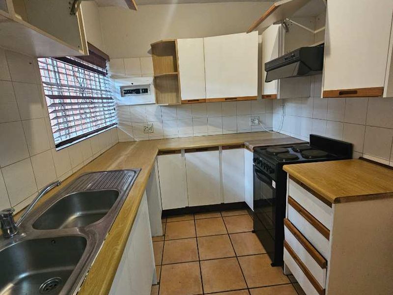 Furnished, modern, spacious 2-Bedroom Duplex Apartment in Villa La Mancha Complex in Brooklyn - Photo 5