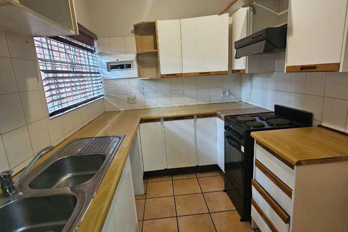 Furnished, modern, spacious 2-Bedroom Duplex Apartment in Villa La Mancha Complex in Brooklyn - Photo 5