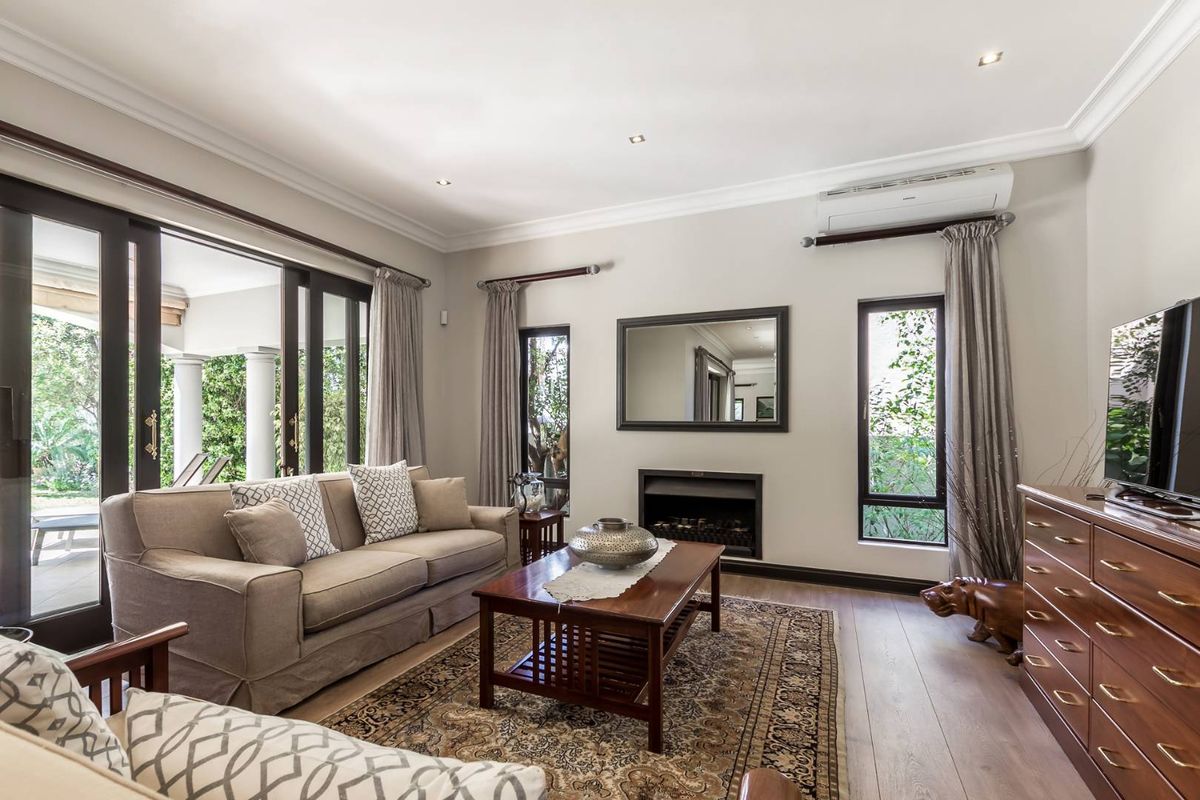 GRACIOUS 5 BEDROOM HOME IN DAINFERN VALLEY ESTATE - Photo 3