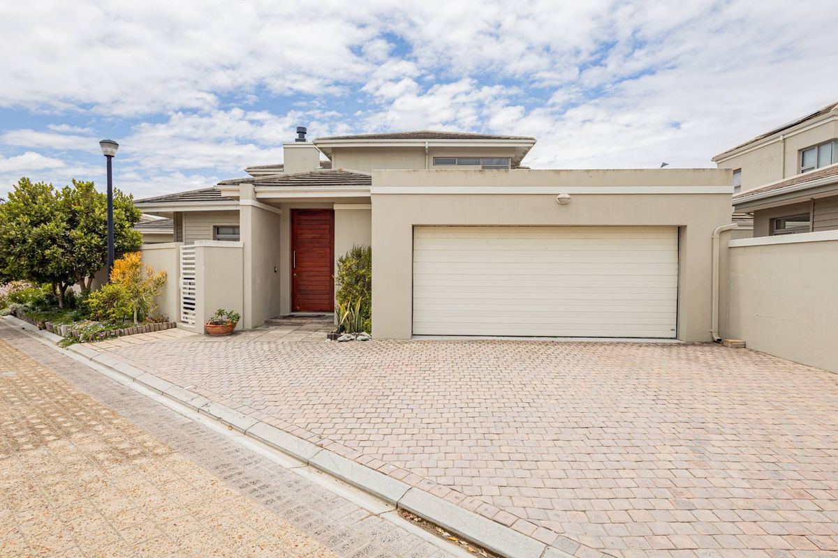 Exclusive 4-Bedroom Double-Storey Home in Sunset Beach’s Only Fully Walled, Beachfront Security Estate - Photo 3