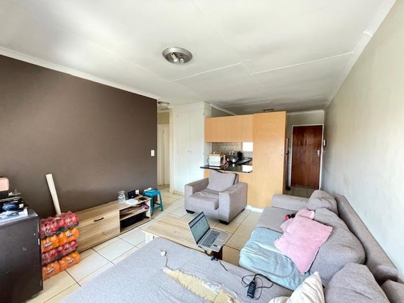 Neat 2-Bedroom Apartment for Sale in Clarina - Photo 4