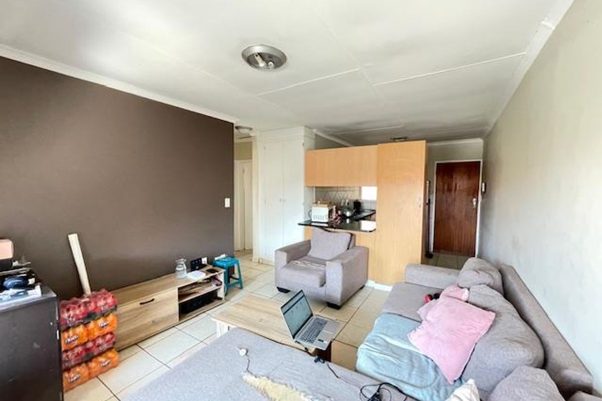 Neat 2-Bedroom Apartment for Sale in Clarina - Photo 4
