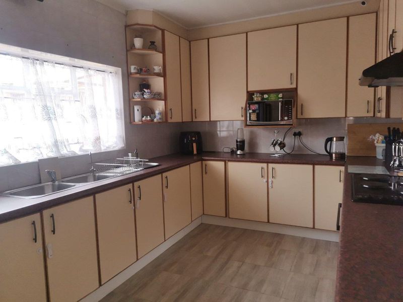 4 Bedroom House For Sale in Vanderbijlpark SE1 - Photo 6