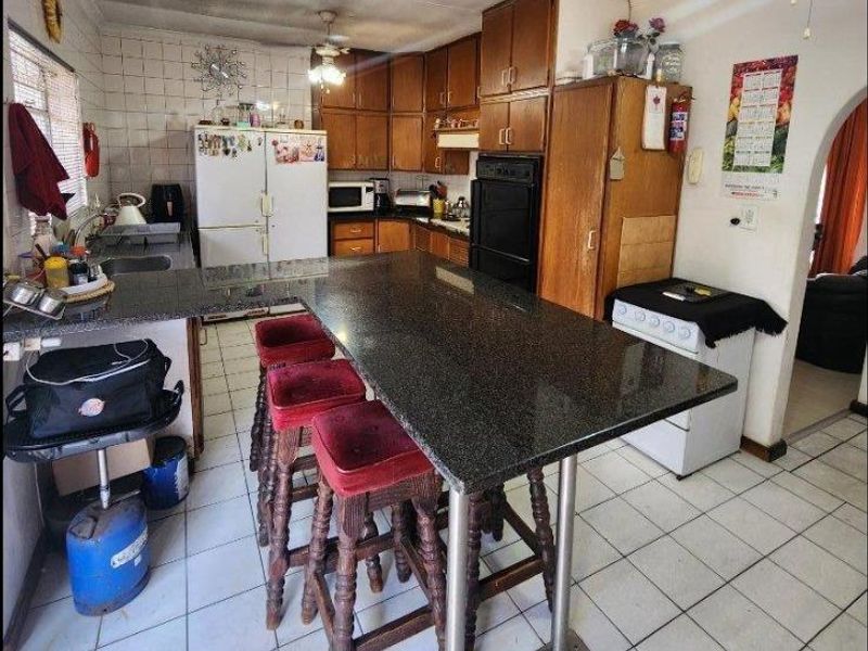 Spacious property in Verwoerdpark - Photo 8