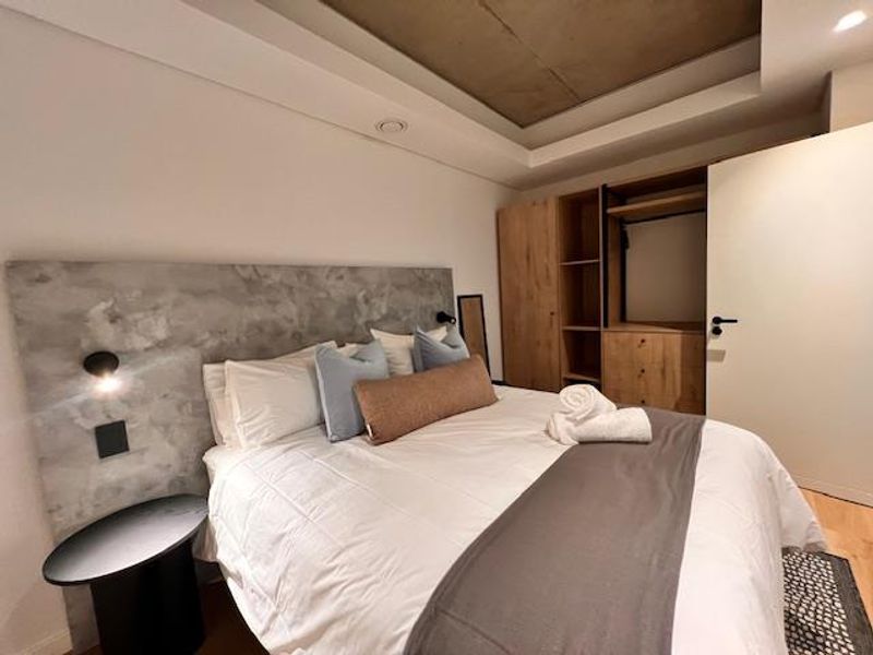 Brand new Modern, Luxury apartment - Photo 5