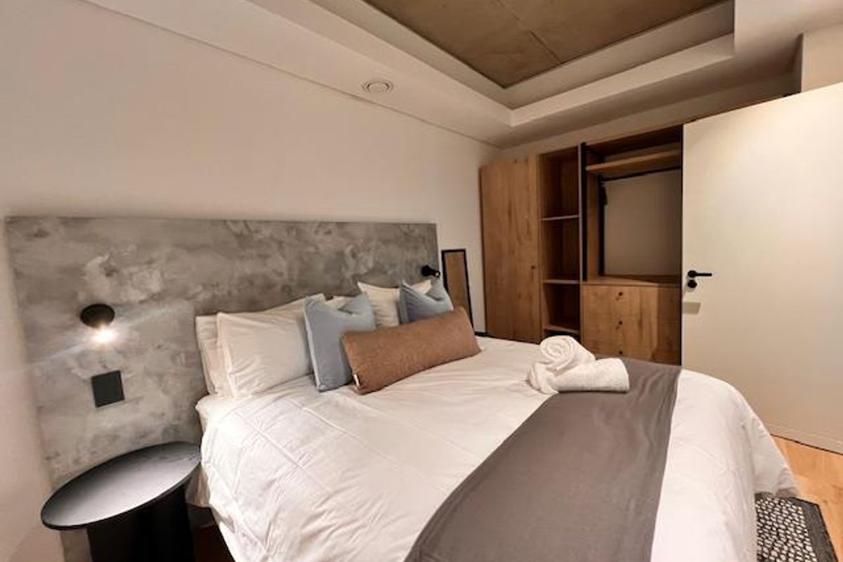 Brand new Modern, Luxury apartment - Photo 5