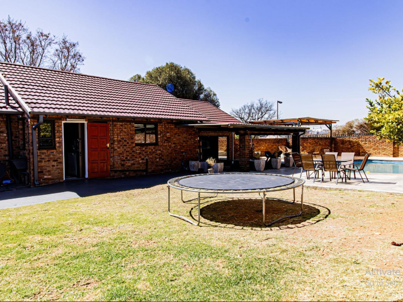 Entertain in Style: Covered Braai with a Pool in This Stunning Home - Photo 7