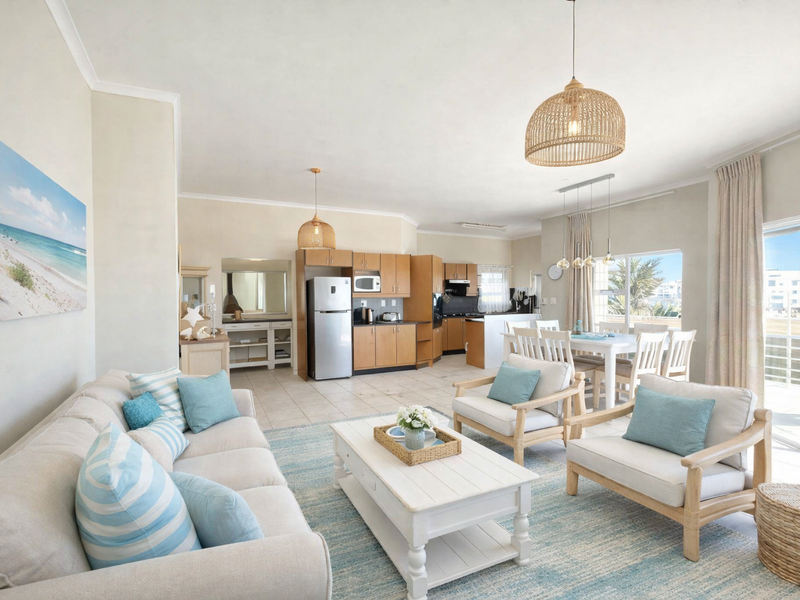 Sea-Facing 3-Bedroom Townhouse with Stunning Sunset Views & Spacious Terrace - Photo 2