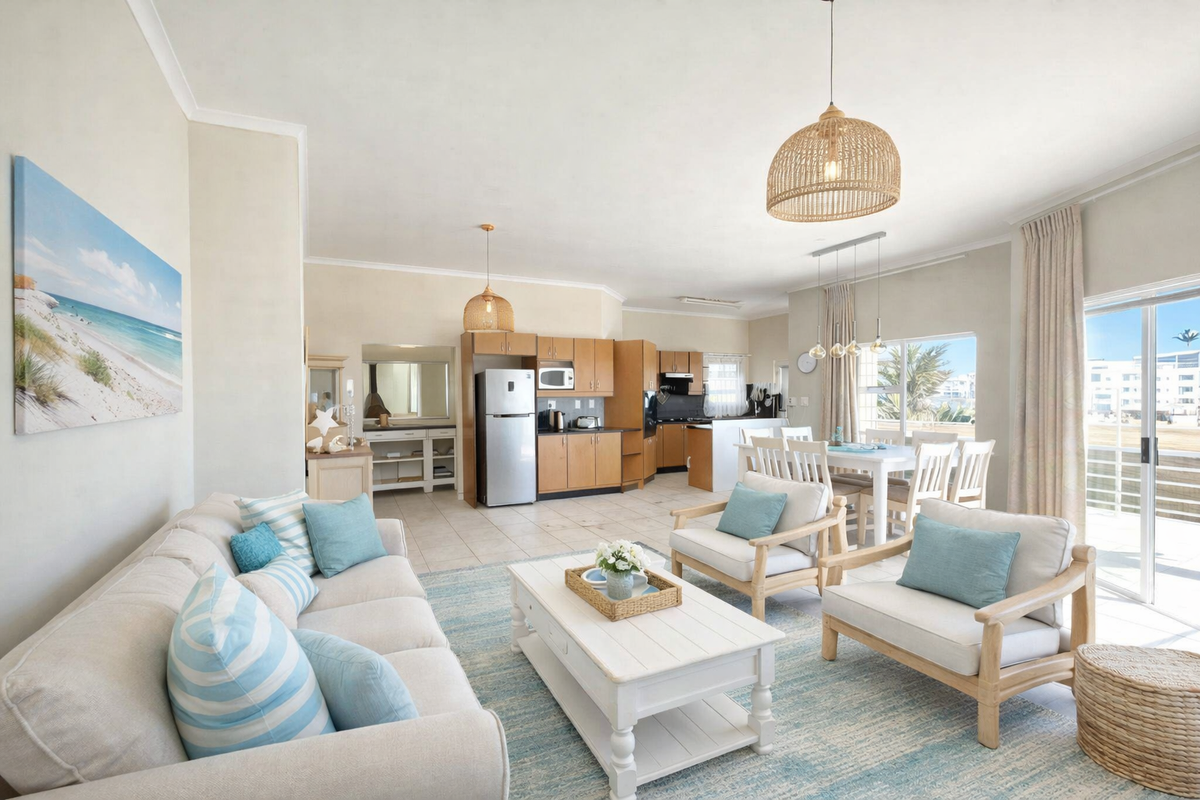 Sea-Facing 3-Bedroom Townhouse with Stunning Sunset Views & Spacious Terrace - Photo 2