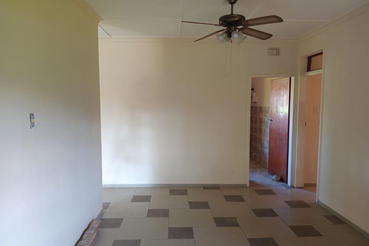 Comfortable & Spacious 3-Bedroom Family Home - Photo 4