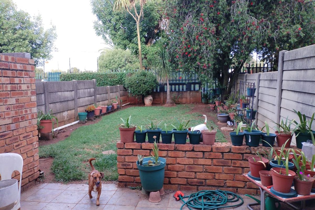 This lovely unit is up for grabs! Perfect for first time home buyers or start up family - Photo 3