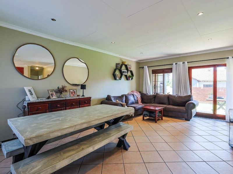 Ideal Investment or Lifestyle Opportunity in Security Complex within an estate in Moreleta Park - Photo 4