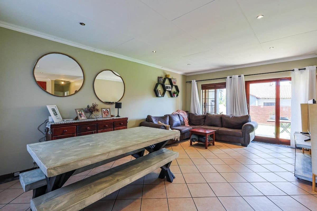 Ideal Investment or Lifestyle Opportunity in Security Complex within an estate in Moreleta Park - Photo 4