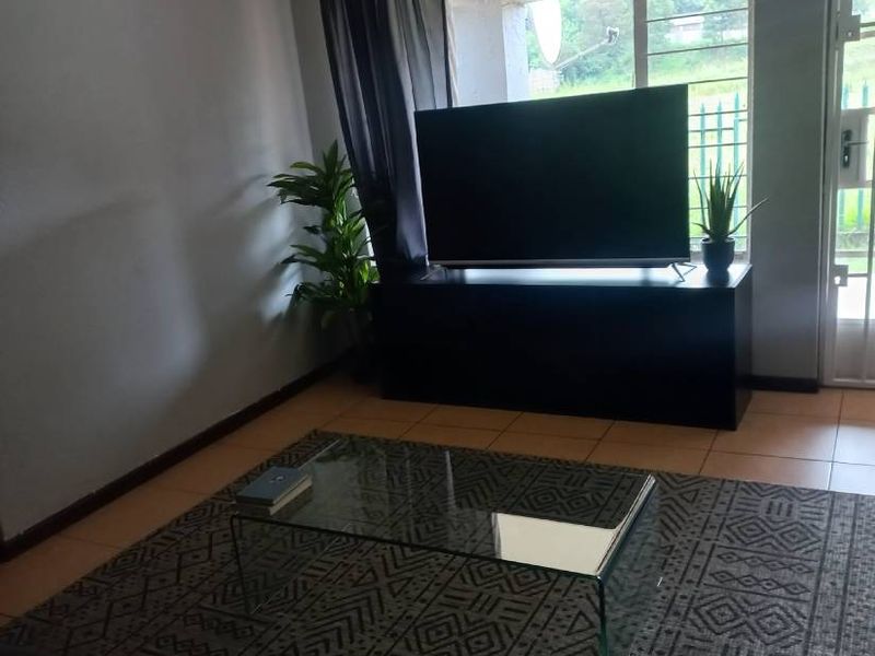 3 bedroom 2 bathroom apartment - Photo 4