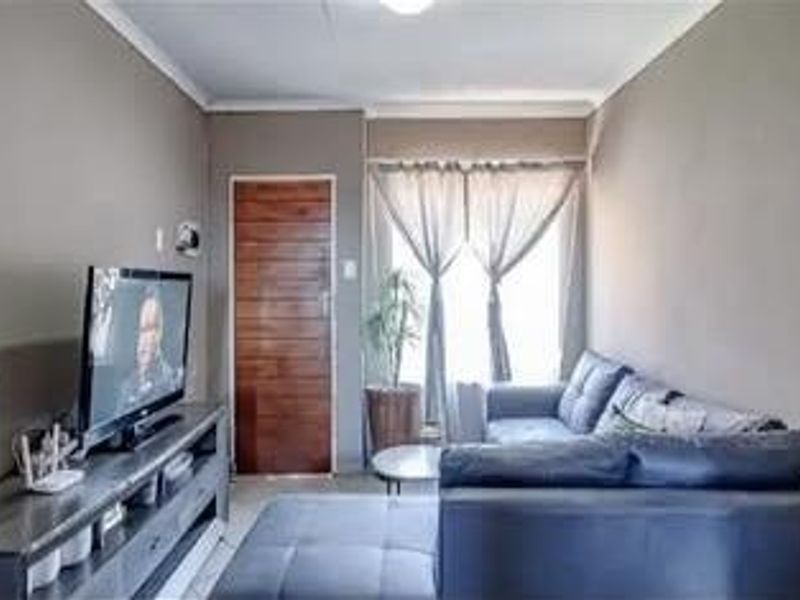 This lovely unit is ready for a new owner . - Photo 2