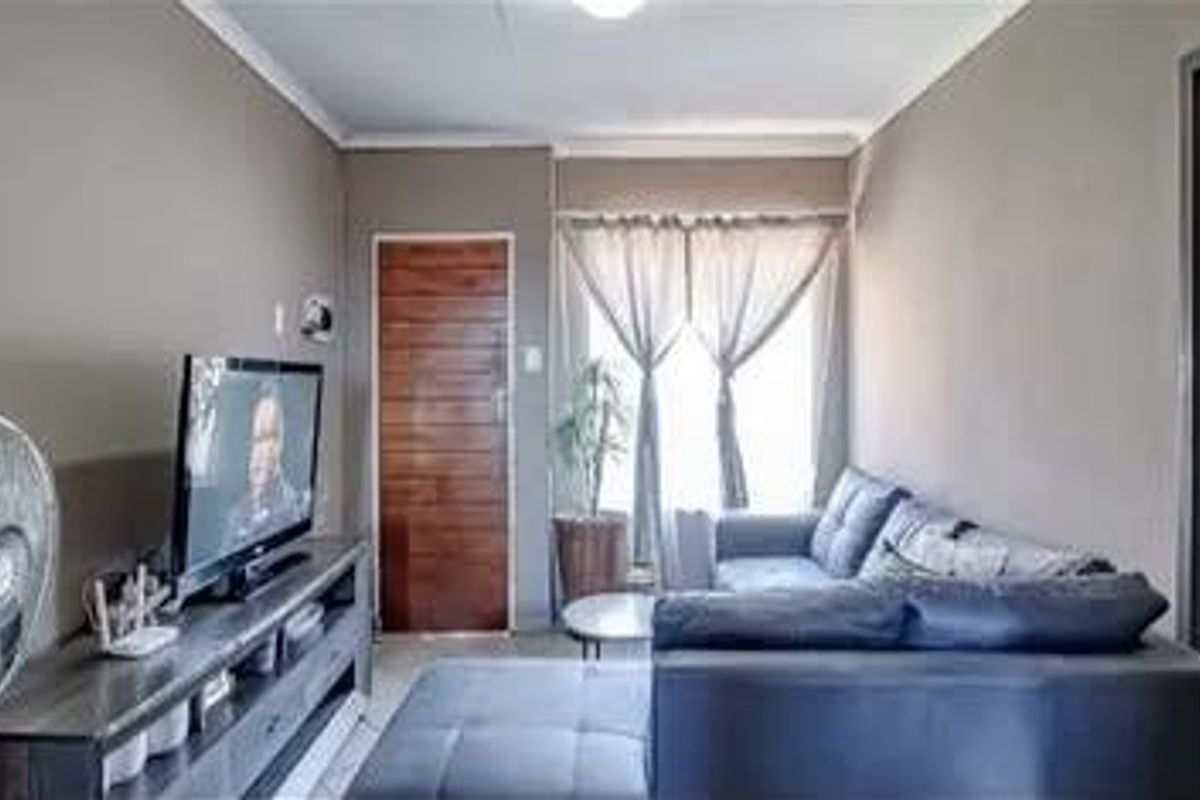 This lovely unit is ready for a new owner . - Photo 2