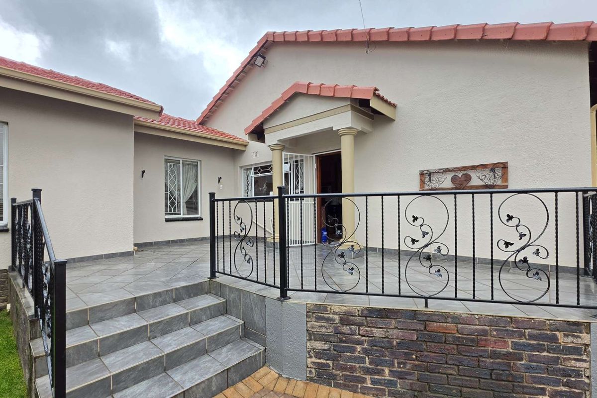 3 Bedroom House for Sale in South Crest - Photo 4