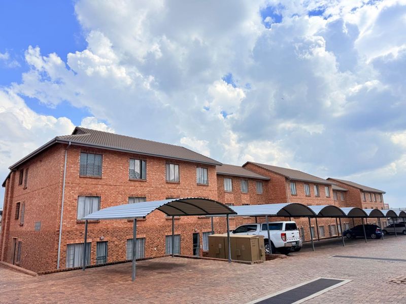 Charming 2-Bedroom Apartment in Prime Location - Photo 2