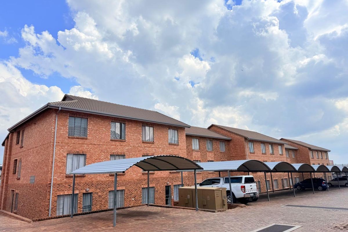 Charming 2-Bedroom Apartment in Prime Location - Photo 2