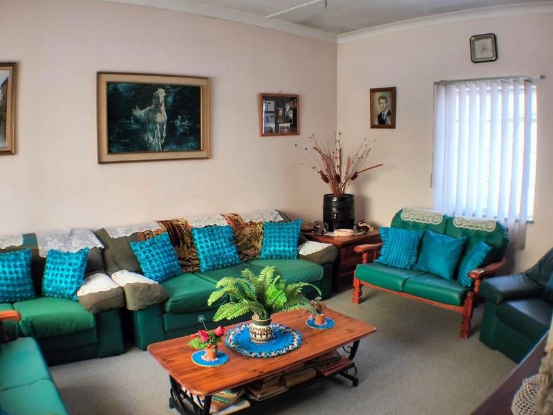 3 Bedroom House with lots of potential (Exclusive Sole Mandate) - Photo 2