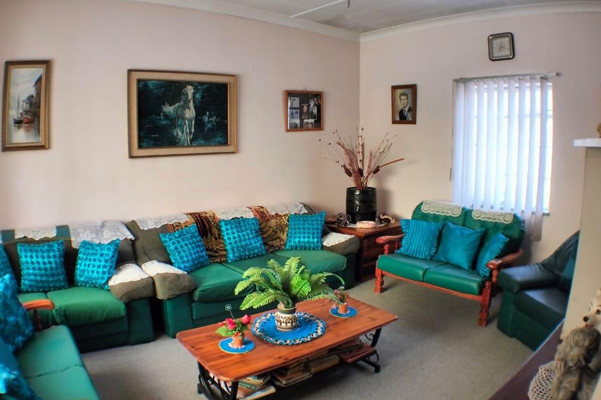 3 Bedroom House with lots of potential (Exclusive Sole Mandate) - Photo 2