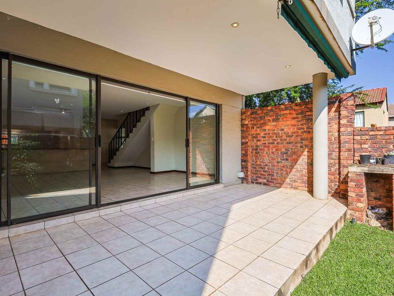 Modern, Move-In Ready Home in Secure & Sought After Olympus Estate - Photo 10