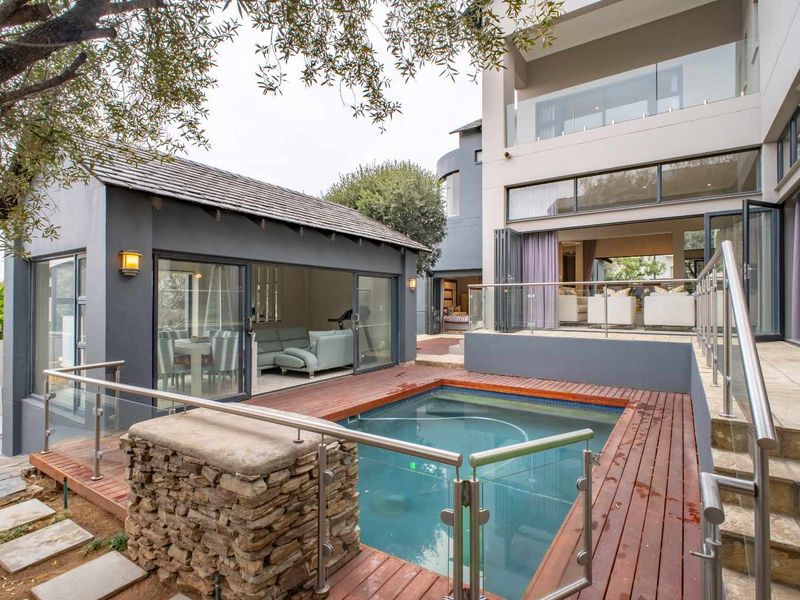 🏡 Exquisite 5-Bedroom Luxury Home for Sale in Helderfontein Estate - Photo 2