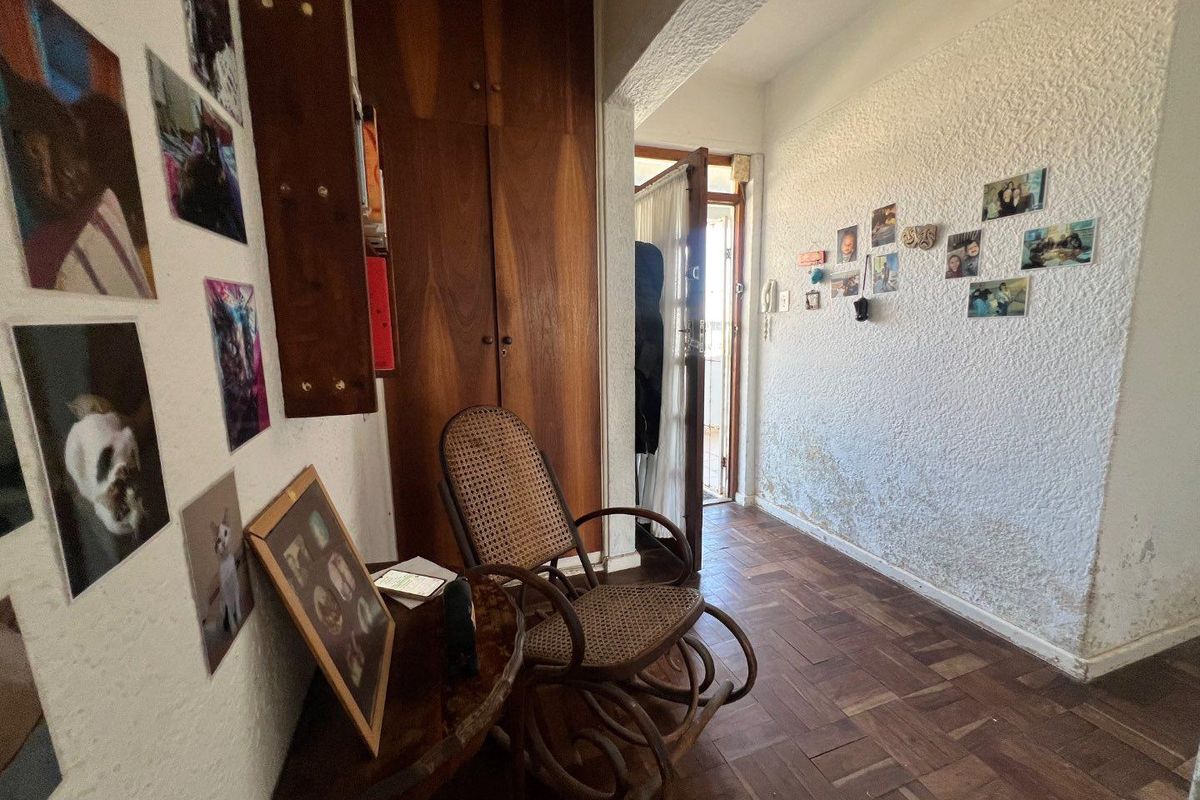 Unrenovated fifth floor find!! - Photo 5